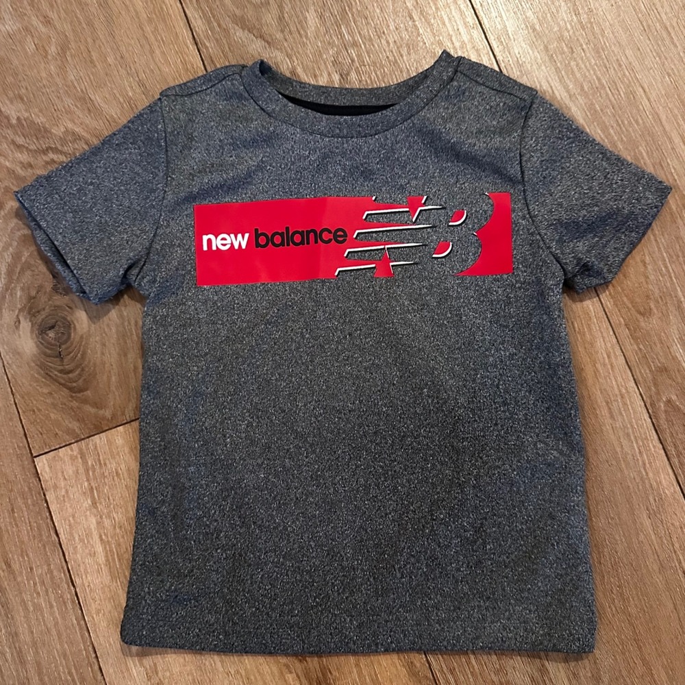 New Balance Toddler Boys 3T Gray Heather Red Graphic Logo Performance T-Shirt